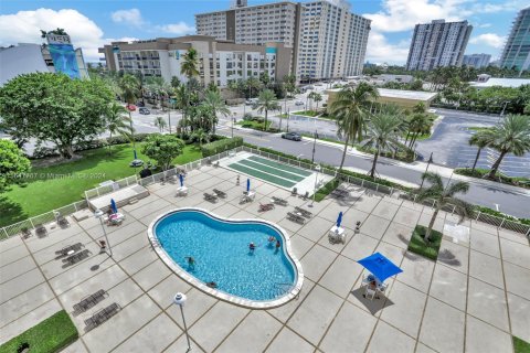 Condominio en venta en Pompano Beach, Florida, 1 dormitorio, 72 m2 № 1348395 - foto 19