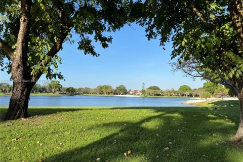 Condo in Miami, Florida, 2 bedrooms  № 1330982 - photo 28