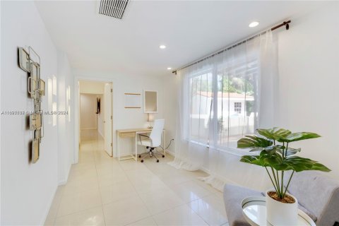 Casa en venta en Sunny Isles Beach, Florida, 5 dormitorios, 182.92 m2 № 1281796 - foto 16