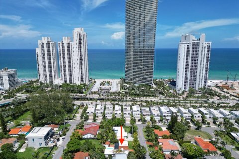 Casa en venta en Sunny Isles Beach, Florida, 5 dormitorios, 182.92 m2 № 1281796 - foto 25