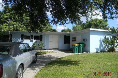 House in Port Charlotte, Florida 3 bedrooms, 124.86 sq.m. № 1430605 - photo 1