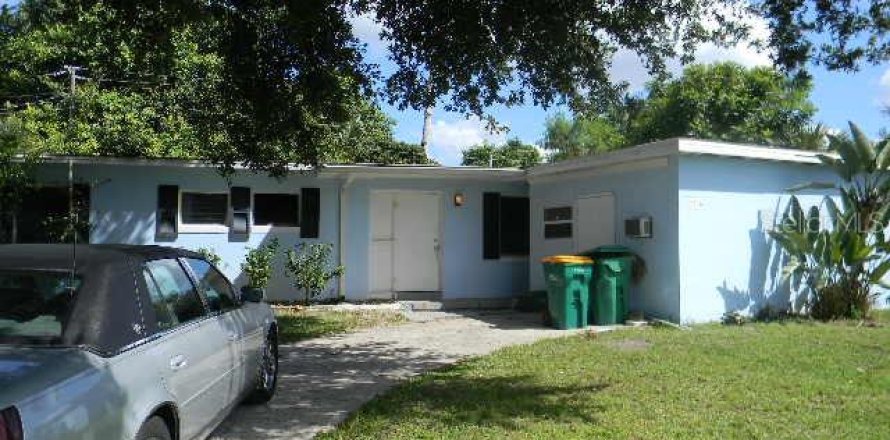 House in Port Charlotte, Florida 3 bedrooms, 124.86 sq.m. № 1430605