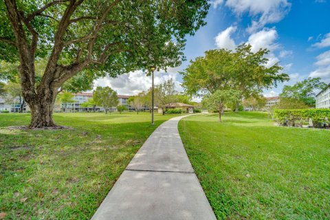 Condo in Hollywood, Florida, 1 bedroom  № 1096426 - photo 4