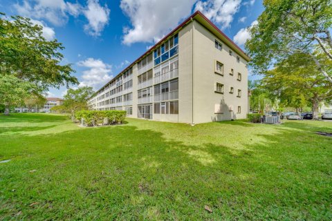 Condo in Hollywood, Florida, 1 bedroom  № 1096426 - photo 3