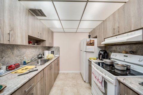 Condo in Hollywood, Florida, 1 bedroom  № 1096426 - photo 18