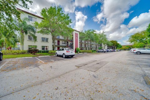 Condo in Hollywood, Florida, 1 bedroom  № 1096426 - photo 27