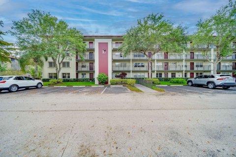 Condo in Hollywood, Florida, 1 bedroom  № 1096426 - photo 26