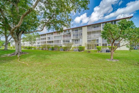 Condo in Hollywood, Florida, 1 bedroom  № 1096426 - photo 2