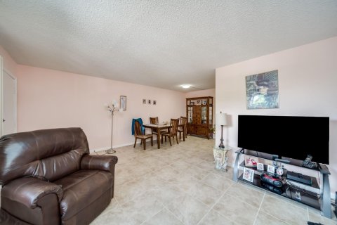 Condo in Hollywood, Florida, 1 bedroom  № 1096426 - photo 20