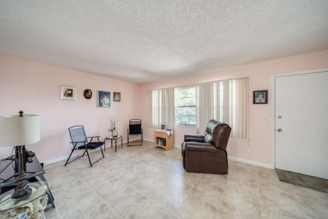 Condo in Hollywood, Florida, 1 bedroom  № 1096426 - photo 23