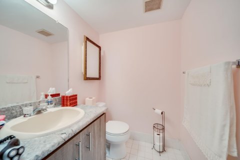 Condo in Hollywood, Florida, 1 bedroom  № 1096426 - photo 15