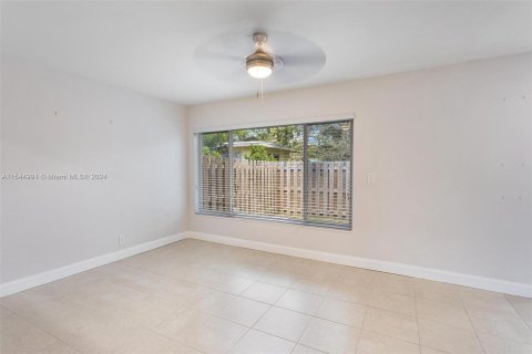 Купить коммерческую недвижимость в Окленд-Парк, Флорида № 1047398 - фото 25