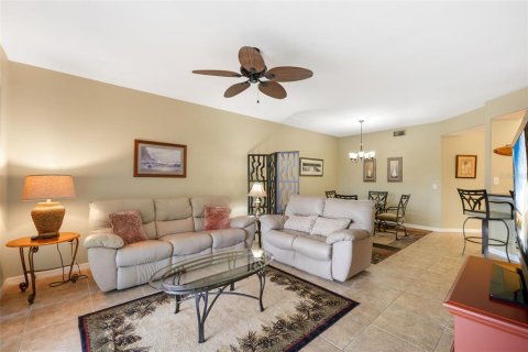 Condo in Fort Myers, Florida, 2 bedrooms  № 1055458 - photo 16
