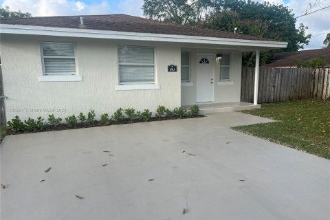 House in Miami Gardens, Florida 3 bedrooms, 111.48 sq.m. № 1049152 - photo 3