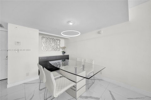 Condominio en venta en Aventura, Florida, 2 dormitorios, 105.72 m2 № 1305160 - foto 8