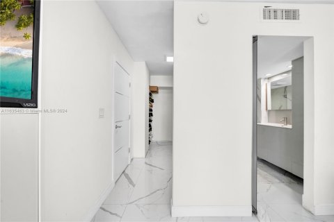 Condo in Aventura, Florida, 2 bedrooms  № 1305160 - photo 22