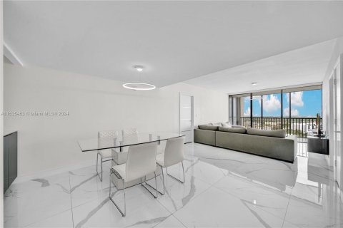 Copropriété à vendre à Aventura, Floride: 2 chambres, 105.72 m2 № 1305160 - photo 1