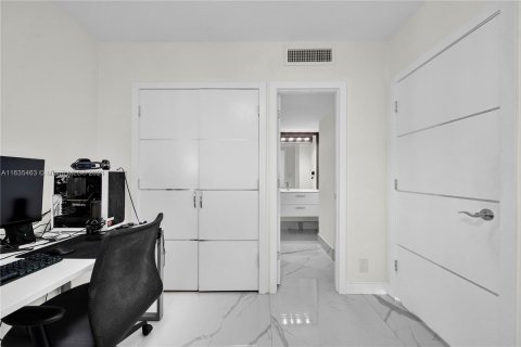 Condo in Aventura, Florida, 2 bedrooms  № 1305160 - photo 27