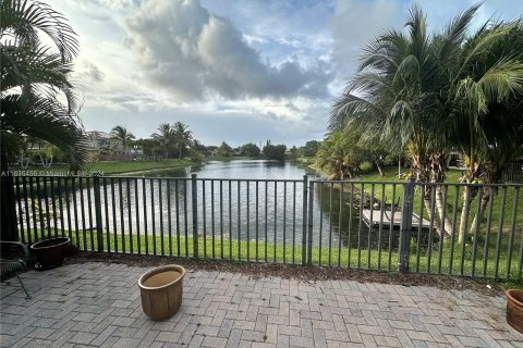 Casa en venta en Cutler Bay, Florida, 3 dormitorios, 179.58 m2 № 1305158 - foto 5