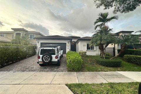 Casa en venta en Cutler Bay, Florida, 3 dormitorios, 179.58 m2 № 1305158 - foto 1