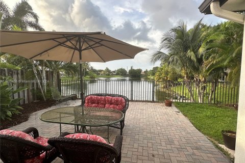 Casa en venta en Cutler Bay, Florida, 3 dormitorios, 179.58 m2 № 1305158 - foto 4