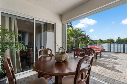 Casa en venta en Cutler Bay, Florida, 3 dormitorios, 179.58 m2 № 1305158 - foto 9