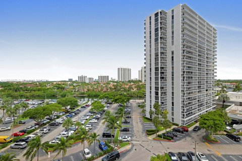 Condominio en alquiler en Aventura, Florida, 2 dormitorios, 167.22 m2 № 1356799 - foto 10