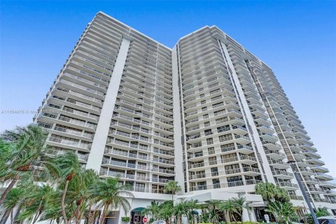 Copropriété à louer à Aventura, Floride: 2 chambres, 167.22 m2 № 1356799 - photo 4