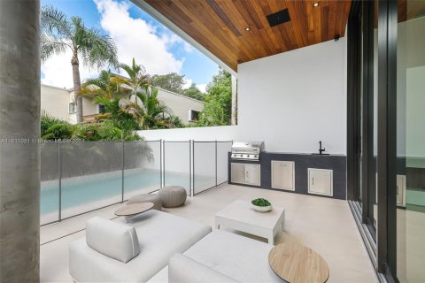 Adosado en venta en Miami, Florida, 4 dormitorios № 1238651 - foto 2