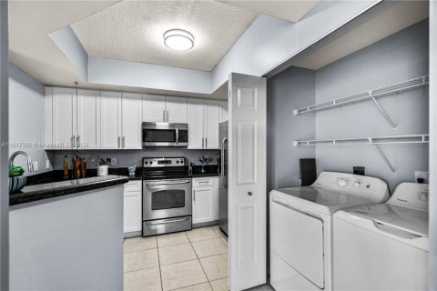 Condo in Fort Lauderdale, Florida, 2 bedrooms  № 1238730 - photo 25