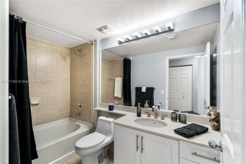 Condo in Fort Lauderdale, Florida, 2 bedrooms  № 1238730 - photo 11