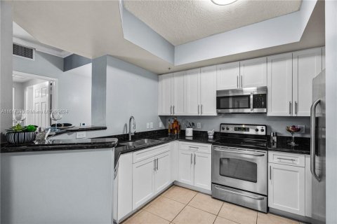 Condo in Fort Lauderdale, Florida, 2 bedrooms  № 1238730 - photo 2