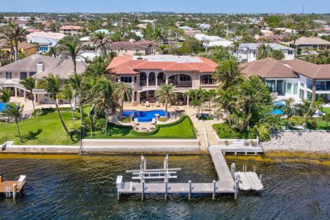 House in Lighthouse Point, Florida 6 bedrooms, 928.28 sq.m. № 1068539 - photo 24