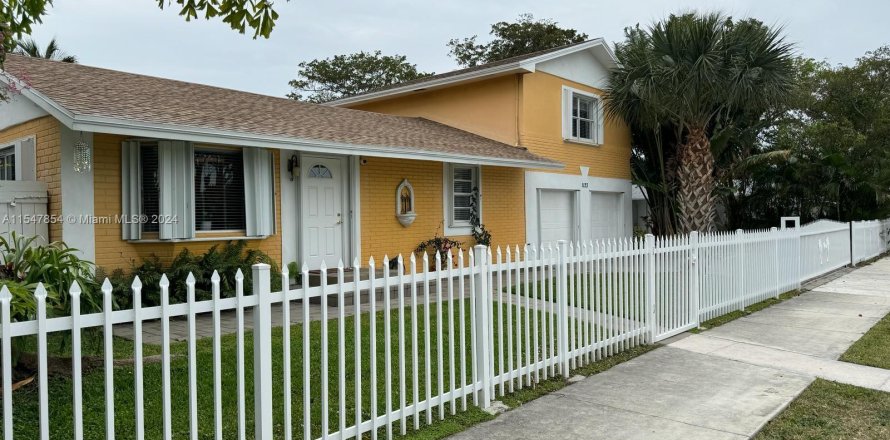 Casa en Lake Worth, Florida 5 dormitorios, 144.56 m2 № 1057816