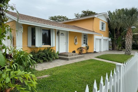 Villa ou maison à vendre à Lake Worth, Floride: 5 chambres, 144.56 m2 № 1057816 - photo 3