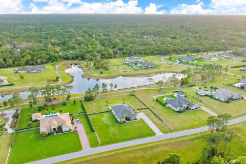 House in Jupiter, Florida 4 bedrooms, 354.98 sq.m. № 1031960 - photo 12