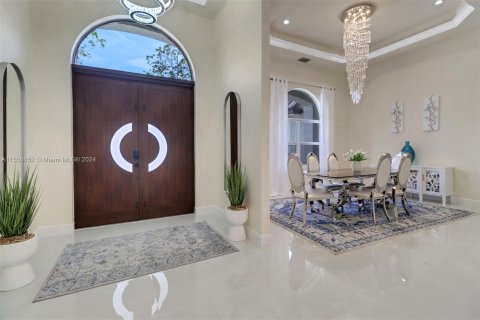 House in Naples, Florida 4 bedrooms, 397.53 sq.m. № 1065208 - photo 4