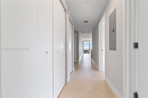 Condominio en venta en North Miami Beach, Florida, 3 dormitorios, 144.56 m2 № 1028888 - foto 23