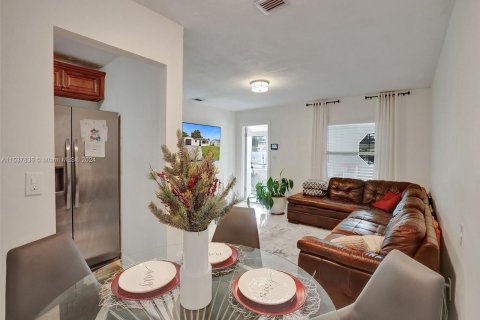 Villa ou maison à vendre à Miami Gardens, Floride: 3 chambres, 129.23 m2 № 1028889 - photo 2