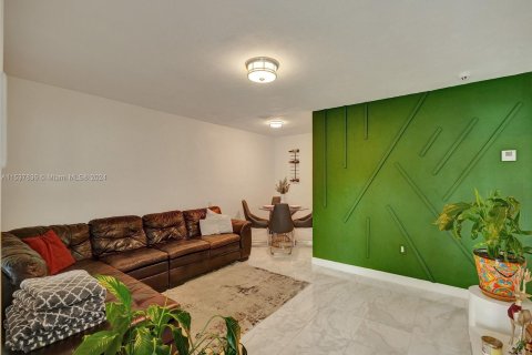 Villa ou maison à vendre à Miami Gardens, Floride: 3 chambres, 129.23 m2 № 1028889 - photo 15