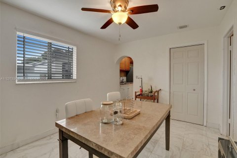 Villa ou maison à vendre à Miami Gardens, Floride: 3 chambres, 129.23 m2 № 1028889 - photo 24