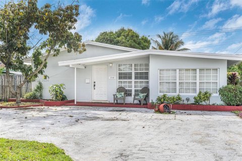 Villa ou maison à vendre à North Miami Beach, Floride: 3 chambres, 152.27 m2 № 1065111 - photo 1