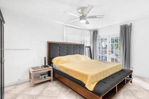 Villa ou maison à vendre à North Miami Beach, Floride: 3 chambres, 152.27 m2 № 1065111 - photo 12