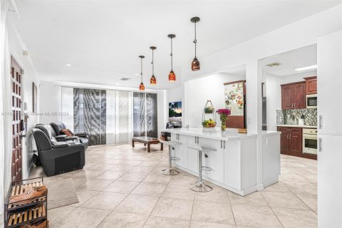 Villa ou maison à vendre à North Miami Beach, Floride: 3 chambres, 152.27 m2 № 1065111 - photo 4