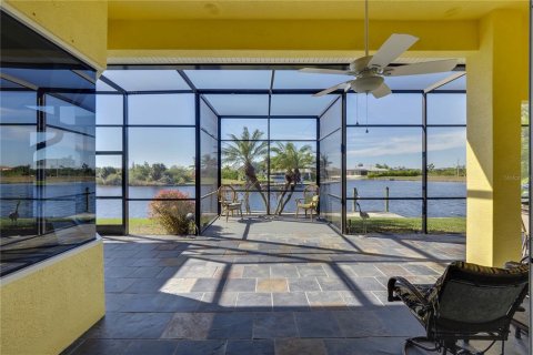 Villa ou maison à vendre à Port Charlotte, Floride: 3 chambres, 206.34 m2 № 1346375 - photo 1