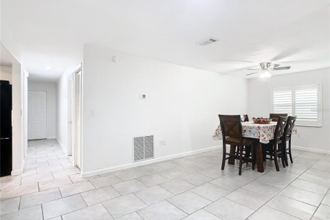 Villa ou maison à vendre à Kissimmee, Floride: 2 chambres, 114.18 m2 № 1346341 - photo 11