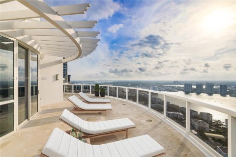 Condo in Sunny Isles Beach, Florida, 6 bedrooms  № 1071796 - photo 17