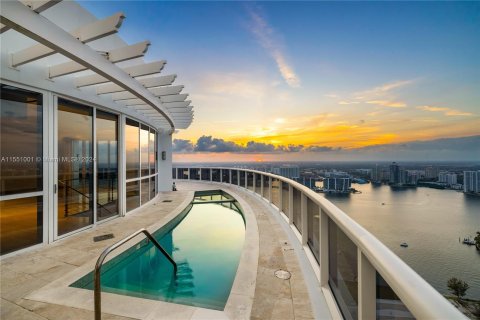 Copropriété à vendre à Sunny Isles Beach, Floride: 6 chambres, 532.05 m2 № 1071796 - photo 1