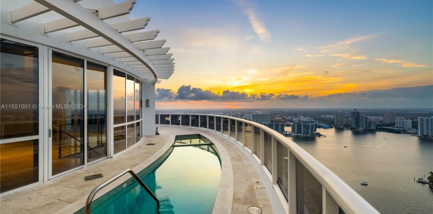 Condo à Sunny Isles Beach, Floride, 6 chambres  № 1071796