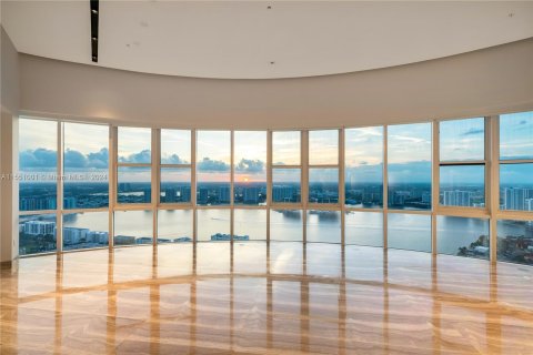 Copropriété à vendre à Sunny Isles Beach, Floride: 6 chambres, 532.05 m2 № 1071796 - photo 4